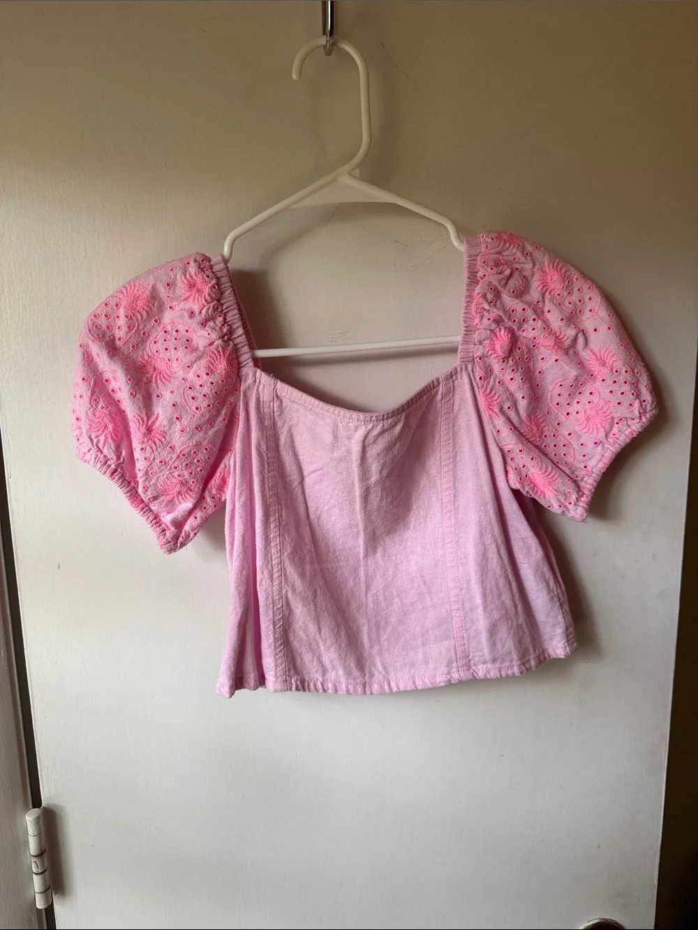 Old Navy Pink Puff-Sleeve Eyelet Cropped Top